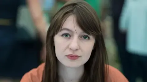 Sally Rooney states she will not enter the UK because of legal concerns